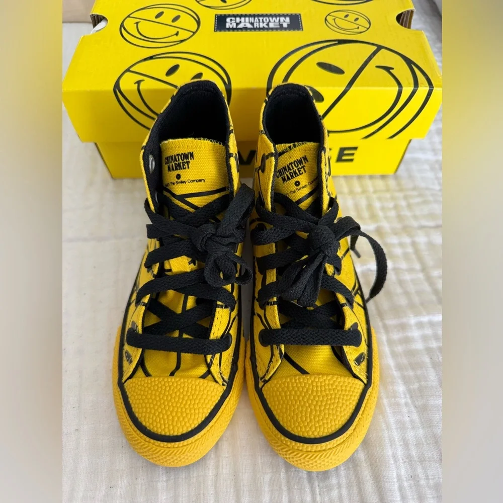 NIB Converse x Chinatown Market Smiley Face Sneakers Kids Size 11 Unisex